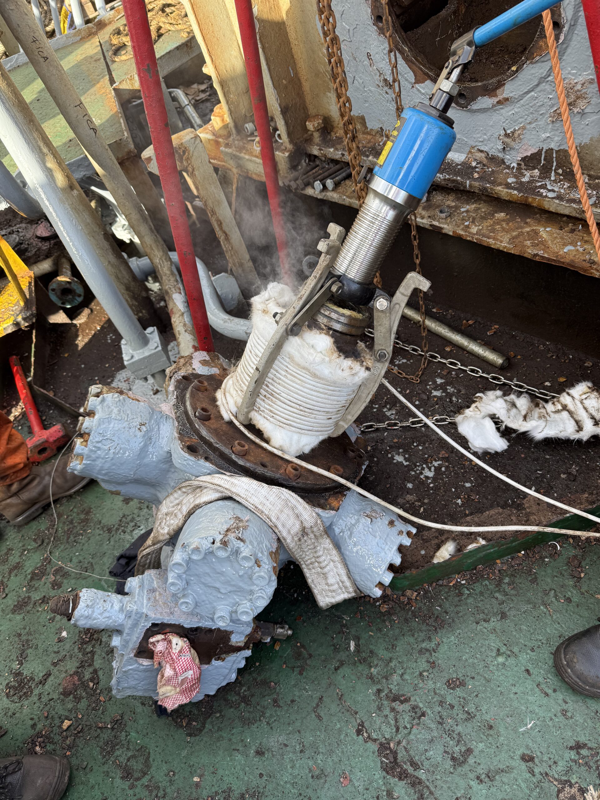 hyd. motor for Windlass repaired 4