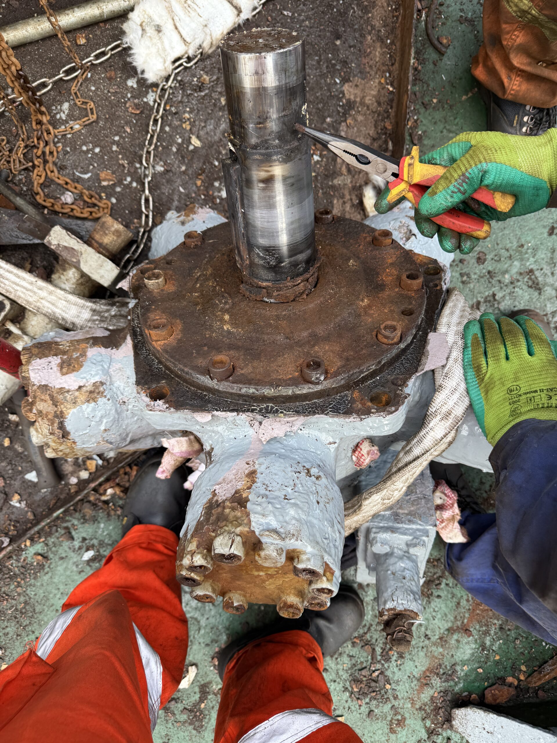 hyd. motor for Windlass repaired 5